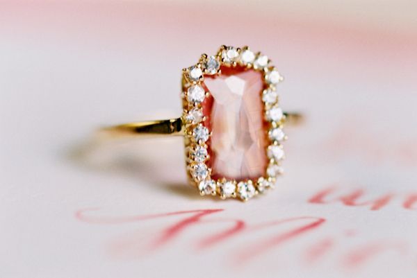 Vintage Pink as the Theme Color: A Collection of Romantic Inspirations ♡にて紹介している画像