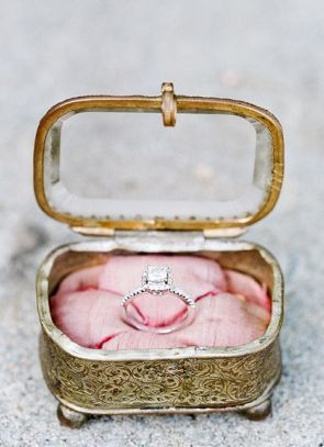 Vintage Pink as the Theme Color: A Collection of Romantic Inspirations ♡にて紹介している画像