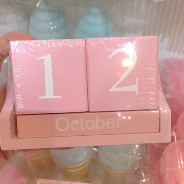 ♡ For Your Reception: 3 Affordable Shops to Buy Block Calendarsにて紹介している画像