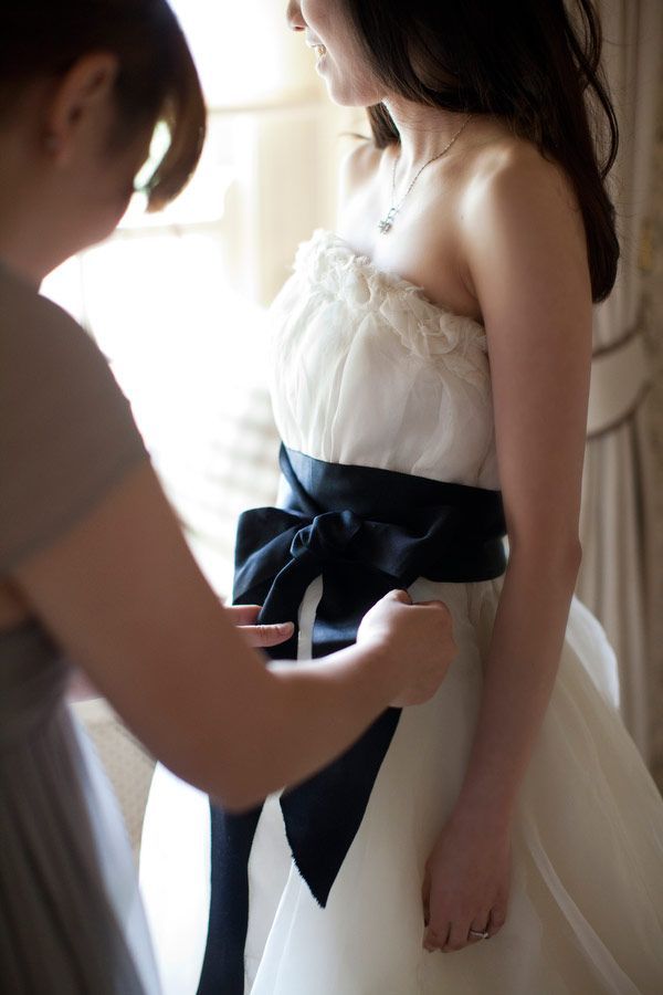 Currently Trendy Wedding Accessories: Styling Your Dress with a Satin Sash Belt ♩にて紹介している画像