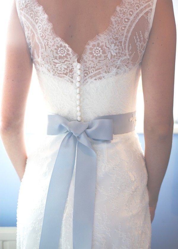 Currently Trendy Wedding Accessories: Styling Your Dress with a Satin Sash Belt ♩にて紹介している画像