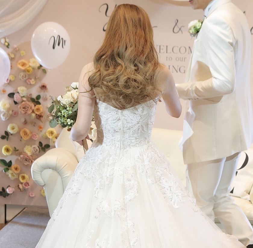 多次换发型的婚 bride：19款时尚婚礼发型参考图集♡にて紹介している画像