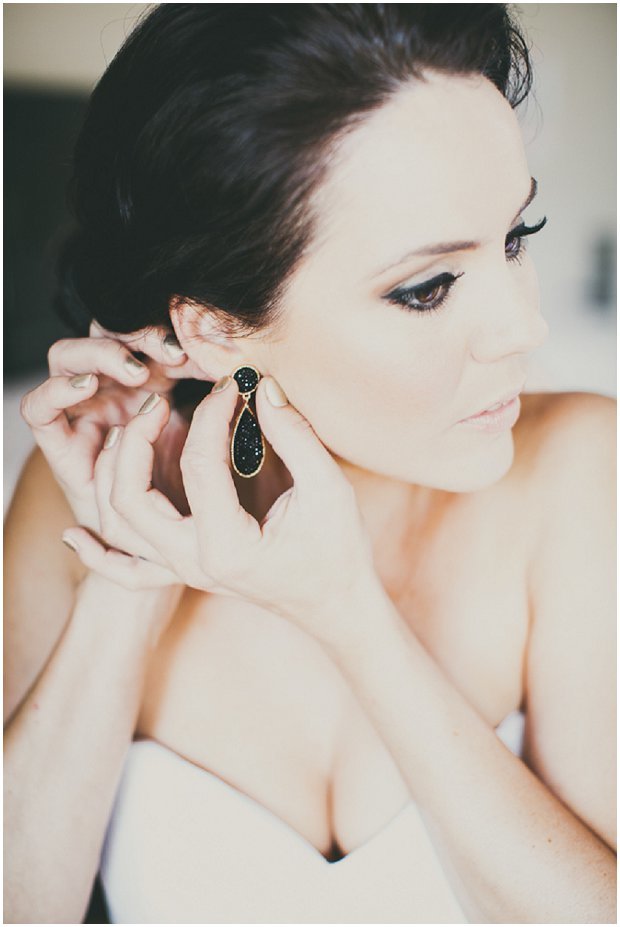 "Add Splendor Like a Princess: Shoulder Necklaces That Illuminate the Star of the Show"にて紹介している画像