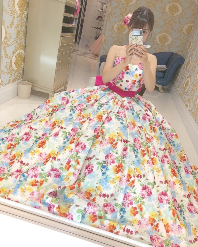 "Fears of Family Discovering and Unexpected Concerns: The Icon Dilemma of Instagram Bride Accounts*"にて紹介している画像