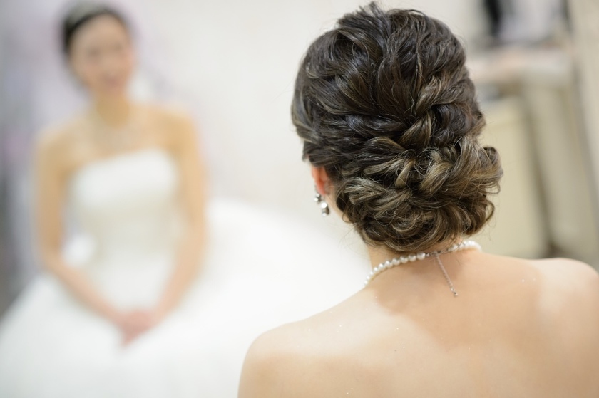 多次换发型的婚 bride：19款时尚婚礼发型参考图集♡にて紹介している画像