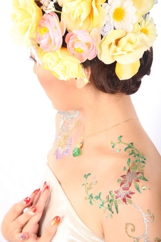 キラキラを身に纏って＊ボディージュエリーで魅力的に華やかに＊にて紹介している画像