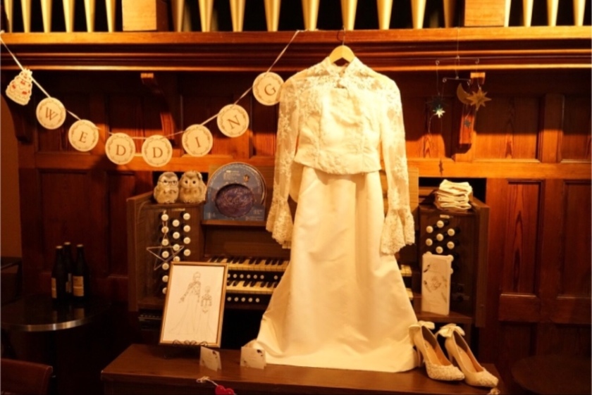 せっかくだから、展示したい!お色直しで脱いだウェディングドレスを飾ってゲストに見てもらう方法*にて紹介している画像
