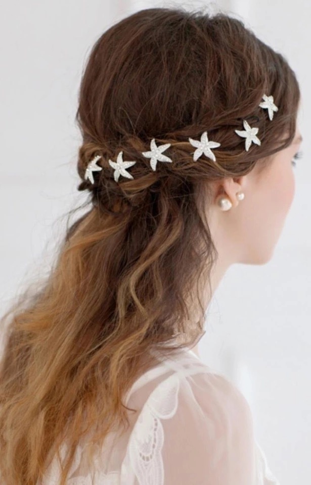 多次换发型的婚 bride：19款时尚婚礼发型参考图集♡にて紹介している画像