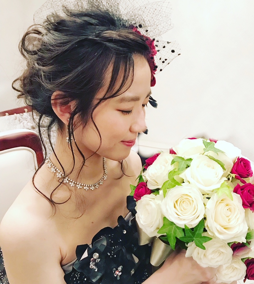 多次换发型的婚 bride：19款时尚婚礼发型参考图集♡にて紹介している画像