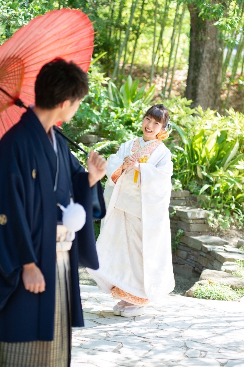 위에서 아래로, 기본 포즈를 모두 망라! 사진사에게 당일 보여주고 싶은 "한복 사전 촬영 포즈" 30선＊にて紹介している画像