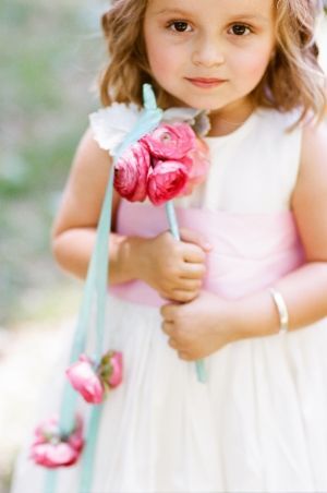 A New Shape for Flower Showers! Adorable "Ribbon Wands" that Look Like Magic Wands ♡にて紹介している画像