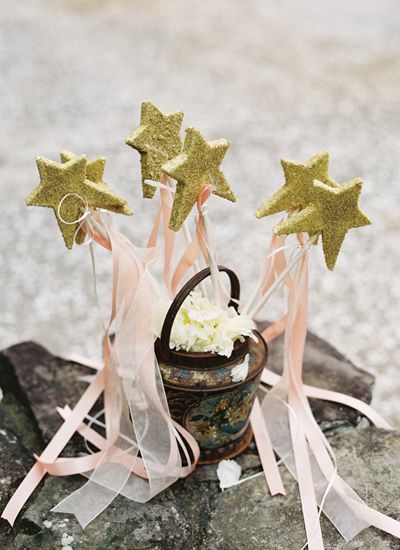 A New Shape for Flower Showers! Adorable "Ribbon Wands" that Look Like Magic Wands ♡にて紹介している画像