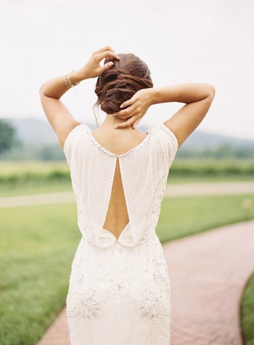 Beautiful Embroidery and Swarovski! The Stunning Dresses of the Import Brand "Jenny Packham"♡にて紹介している画像