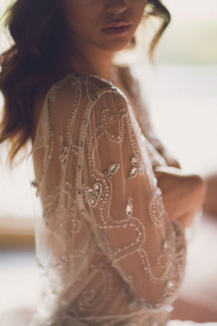 Beautiful Embroidery and Swarovski! The Stunning Dresses of the Import Brand "Jenny Packham"♡にて紹介している画像