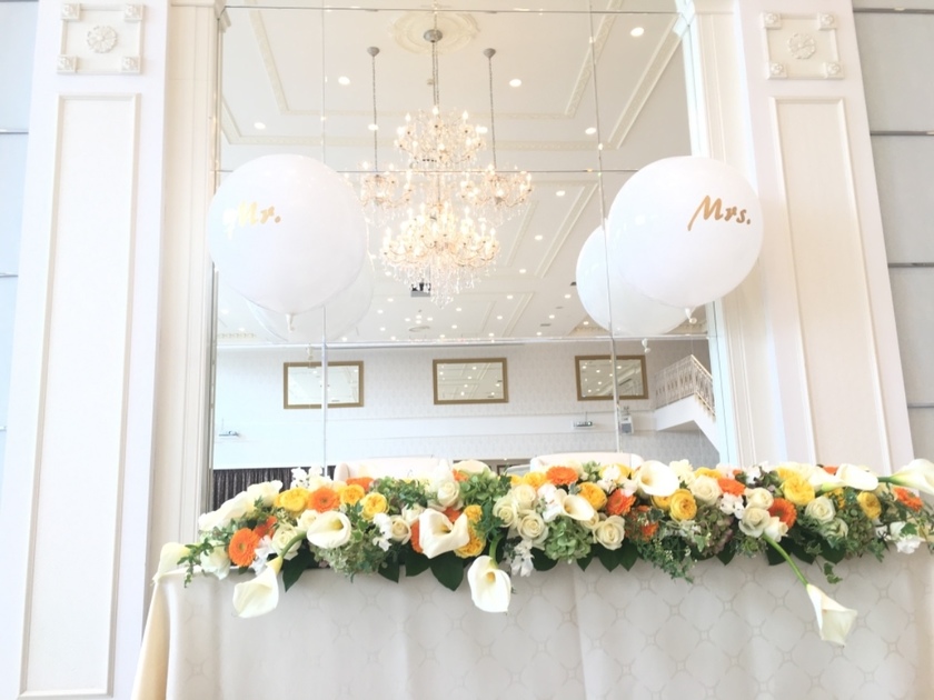 "30 Adorable Balloon Decorating Ideas for Wedding Venues: A Collection of Charming Spaces"にて紹介している画像