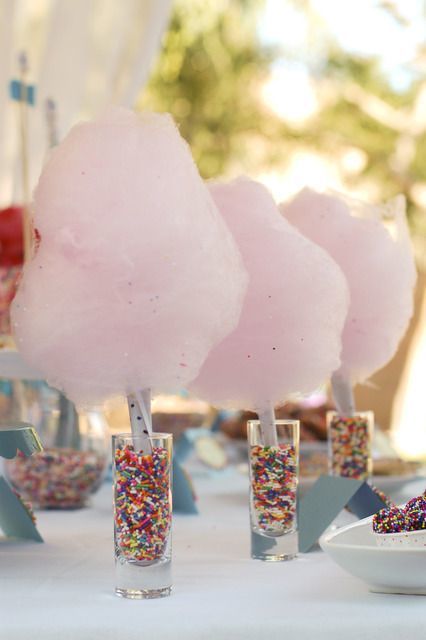 Feeling Like You're on Cloud Nine: Adorable Party Ideas with Cotton Candy!にて紹介している画像