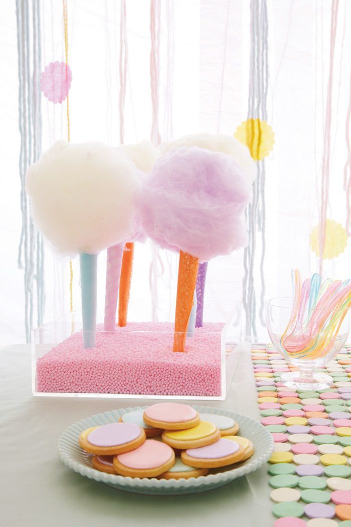Feeling Like You're on Cloud Nine: Adorable Party Ideas with Cotton Candy!にて紹介している画像
