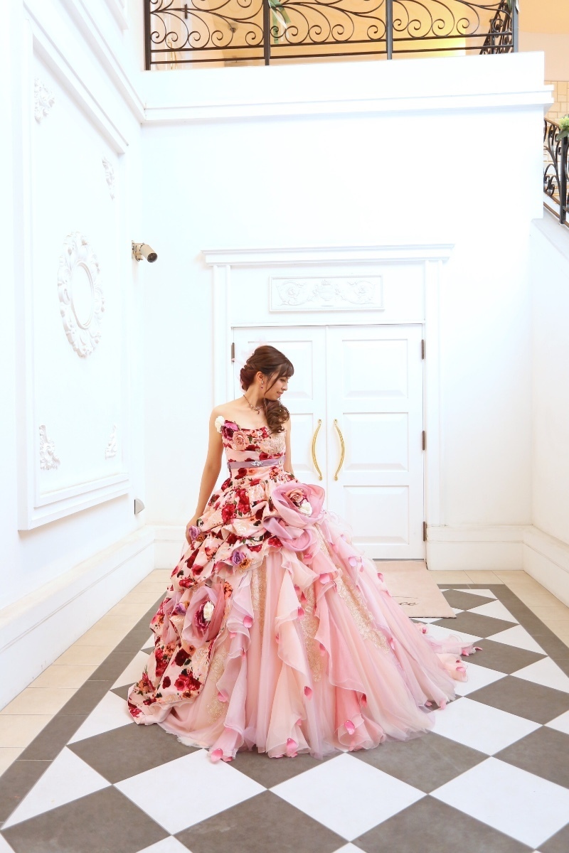 ウェディングドレスを最大限活かす！真似したい先輩花嫁さんの美しすぎる〔ソロショット〕7選＊にて紹介している画像