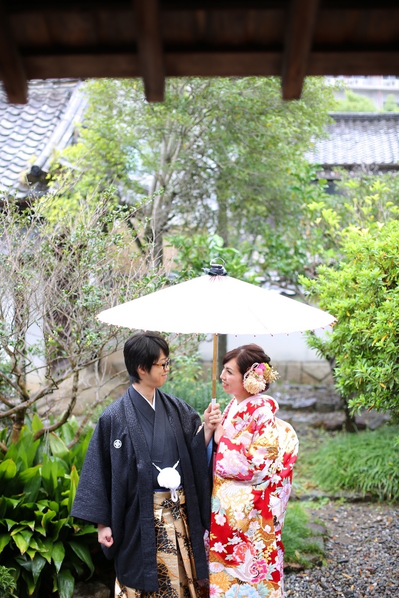 即使有雨预报也不要沮丧！你知道雨天婚礼有三个「能让你幸福」的传说吗？♡にて紹介している画像