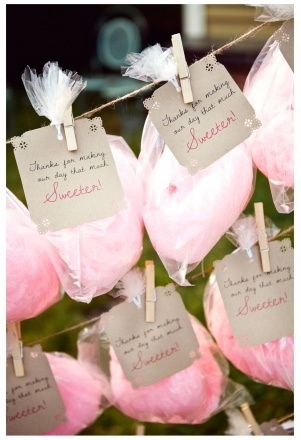 Feeling Like You're on Cloud Nine: Adorable Party Ideas with Cotton Candy!にて紹介している画像