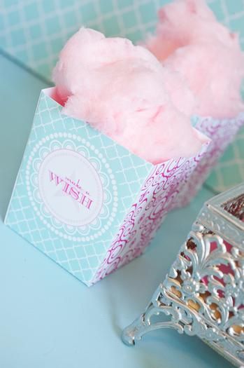 Feeling Like You're on Cloud Nine: Adorable Party Ideas with Cotton Candy!にて紹介している画像