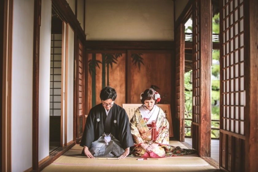 【21ショット】神社での撮影でカメラマンさんにお願いしたいウェディングフォト【総まとめ】にて紹介している画像