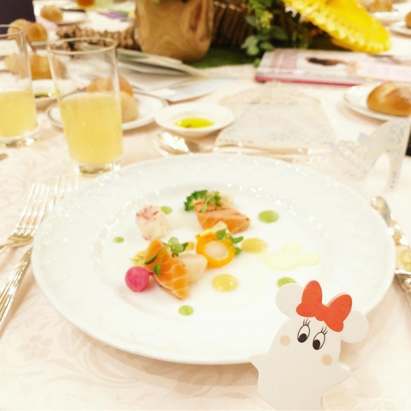 「今食べてるなんて失礼!」って思われない為に。新郎新婦は披露宴中いつお料理を食べればいいの?にて紹介している画像