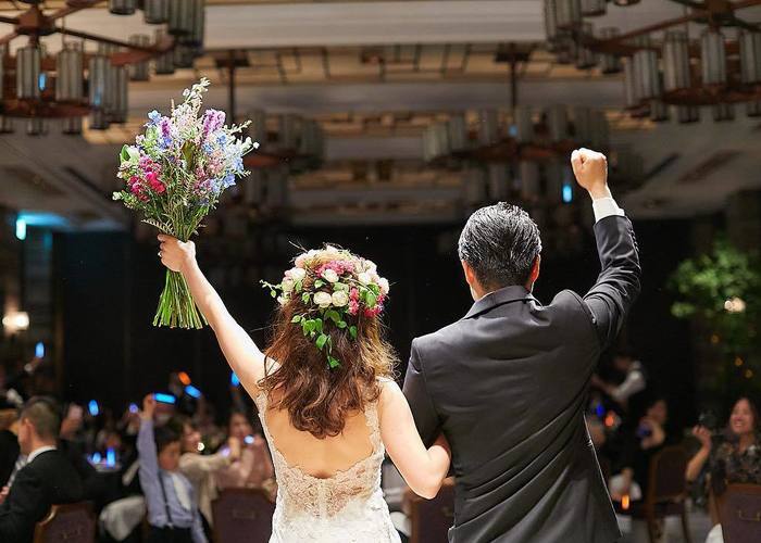 新郎新婦の披露宴入場シーンの登場の仕方12選 Marry マリー