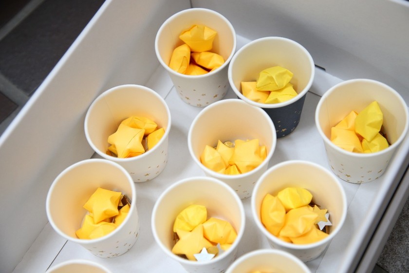 Two DIY Methods! How to Create Sparkly Cute Stars for Your Star Shower☆にて紹介している画像