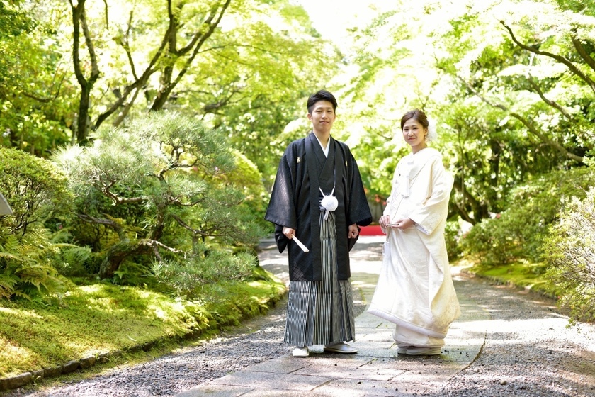 위에서 아래로, 기본 포즈를 모두 망라! 사진사에게 당일 보여주고 싶은 "한복 사전 촬영 포즈" 30선＊にて紹介している画像