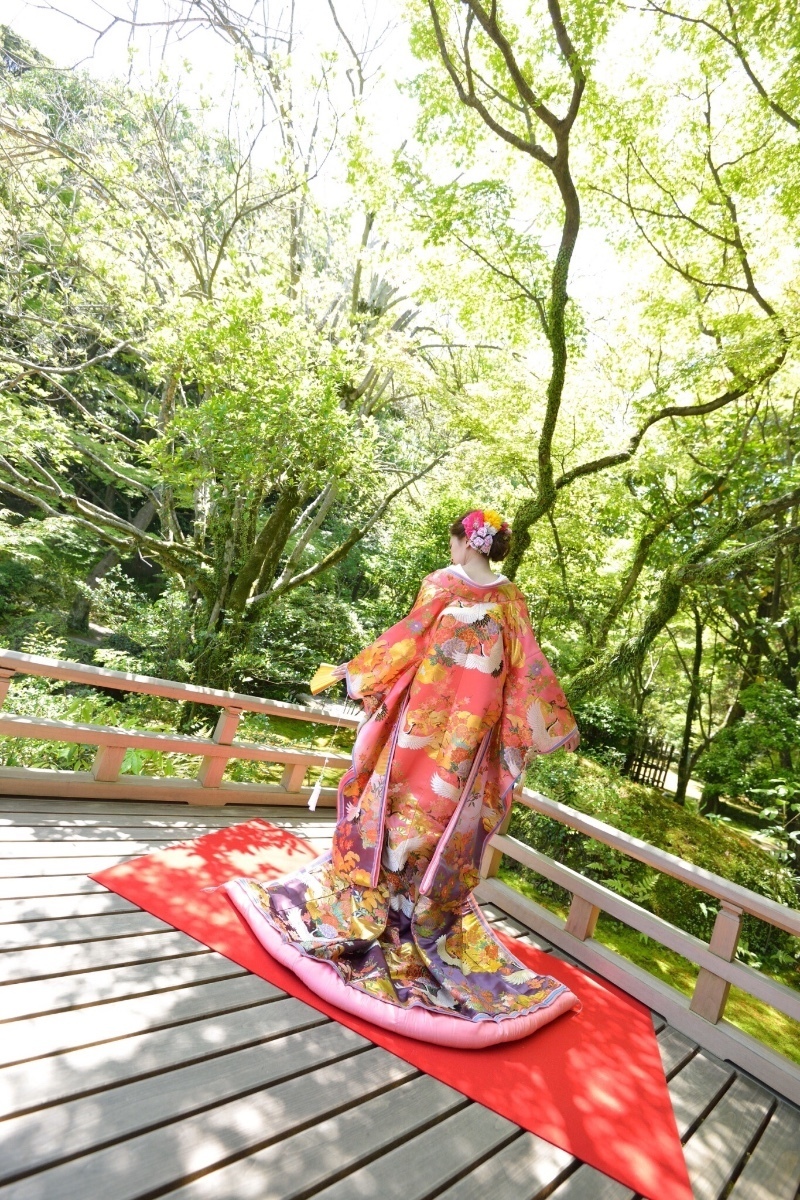 위에서 아래로, 기본 포즈를 모두 망라! 사진사에게 당일 보여주고 싶은 "한복 사전 촬영 포즈" 30선＊にて紹介している画像