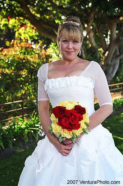 Infuse Your Bouquet with Special Touches: Adorable Flower Arrangements with Subtle Disney Motifs ♡にて紹介している画像