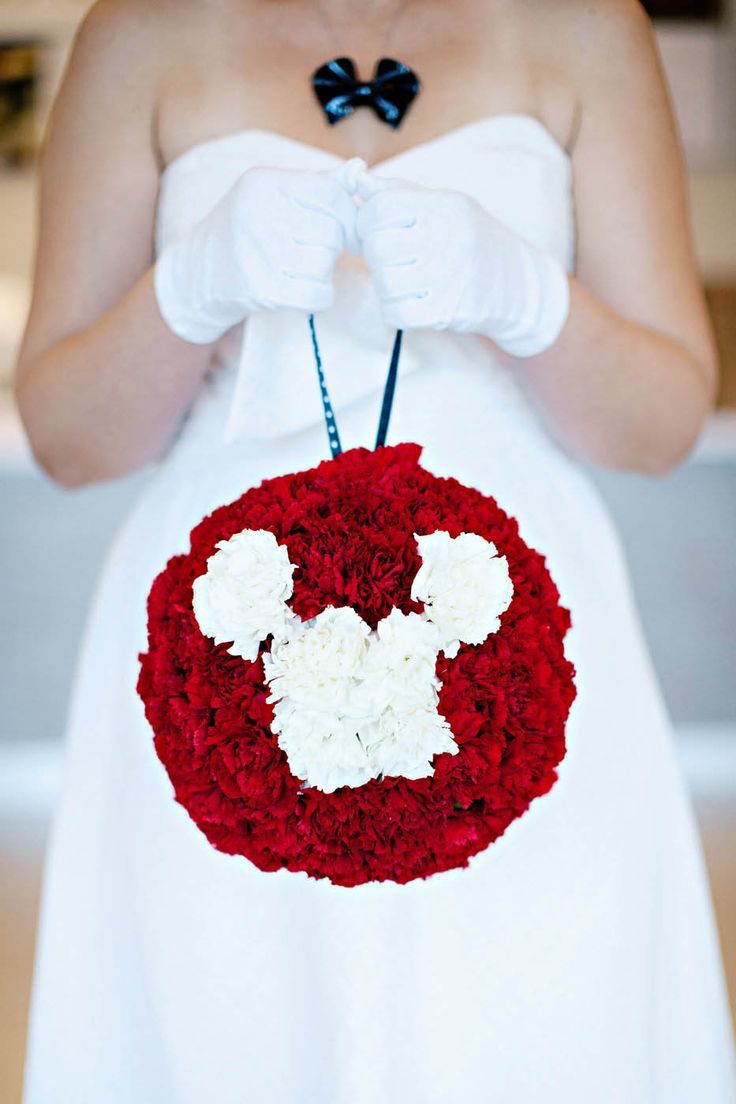 Infuse Your Bouquet with Special Touches: Adorable Flower Arrangements with Subtle Disney Motifs ♡にて紹介している画像