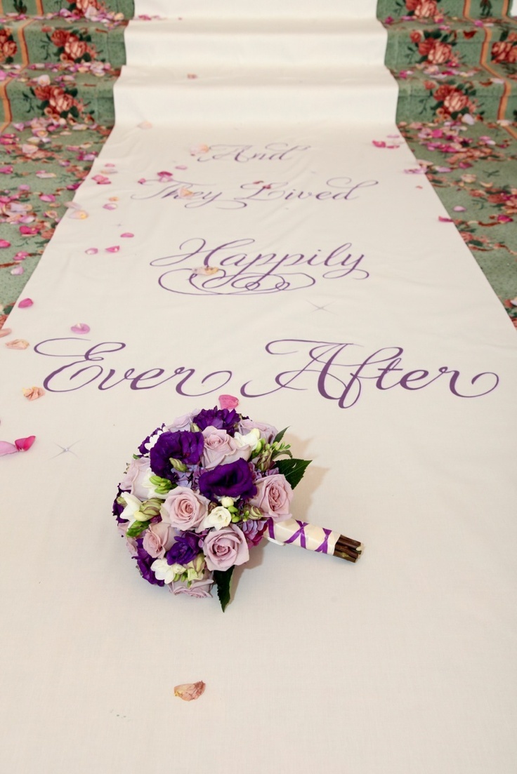 Infuse Your Bouquet with Special Touches: Adorable Flower Arrangements with Subtle Disney Motifs ♡にて紹介している画像