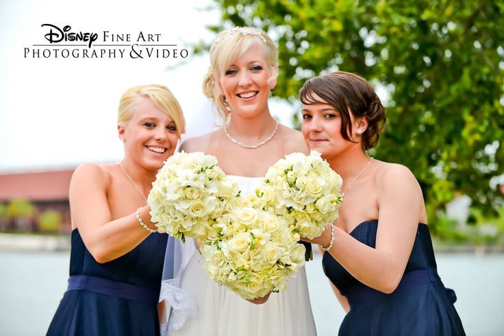 Infuse Your Bouquet with Special Touches: Adorable Flower Arrangements with Subtle Disney Motifs ♡にて紹介している画像