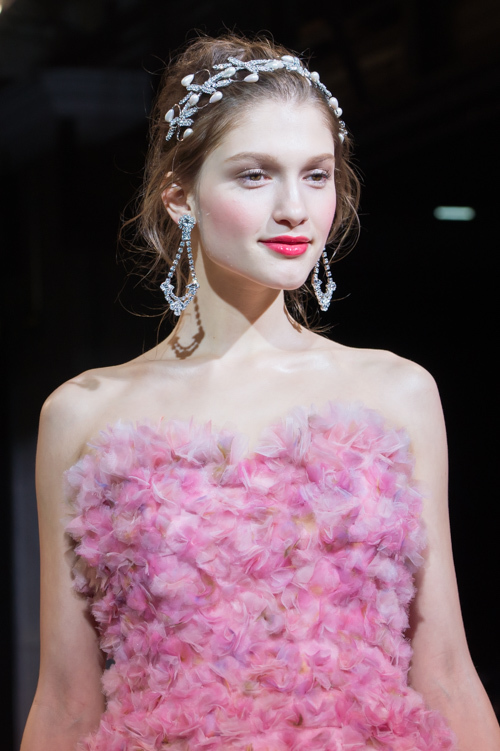 Like a Flower Garden! A Complete Reveal of 12 Newly Unveiled Wedding Dresses by Mika Ninagawa ♡にて紹介している画像