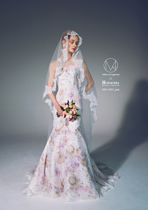 Like a Flower Garden! A Complete Reveal of 12 Newly Unveiled Wedding Dresses by Mika Ninagawa ♡にて紹介している画像
