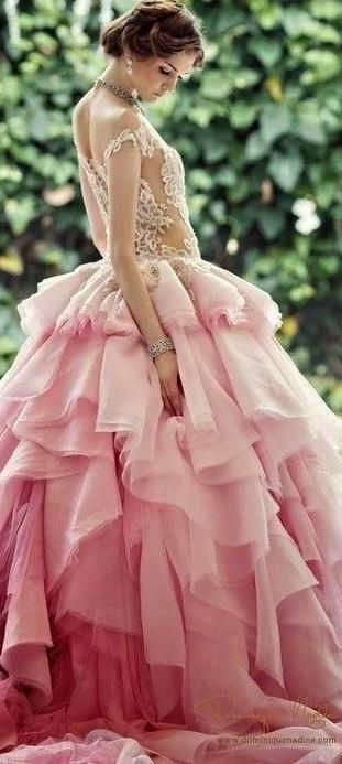 Cute and Fluffy Volume: Princess Line Dress Collectionにて紹介している画像
