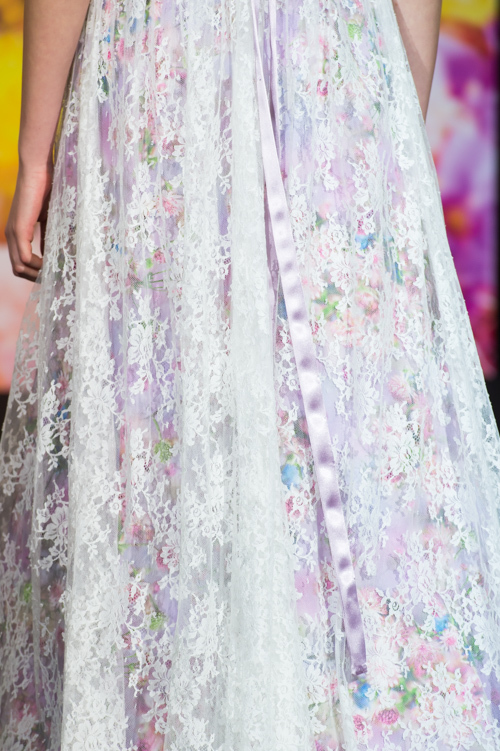 Like a Flower Garden! A Complete Reveal of 12 Newly Unveiled Wedding Dresses by Mika Ninagawa ♡にて紹介している画像