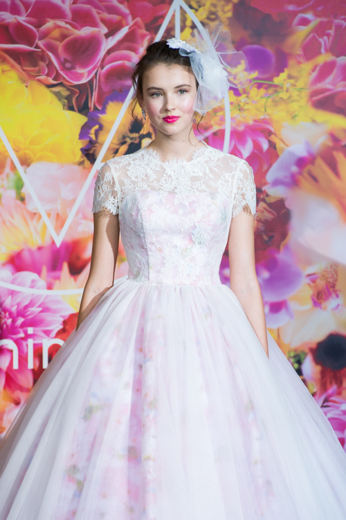 Like a Flower Garden! A Complete Reveal of 12 Newly Unveiled Wedding Dresses by Mika Ninagawa ♡にて紹介している画像