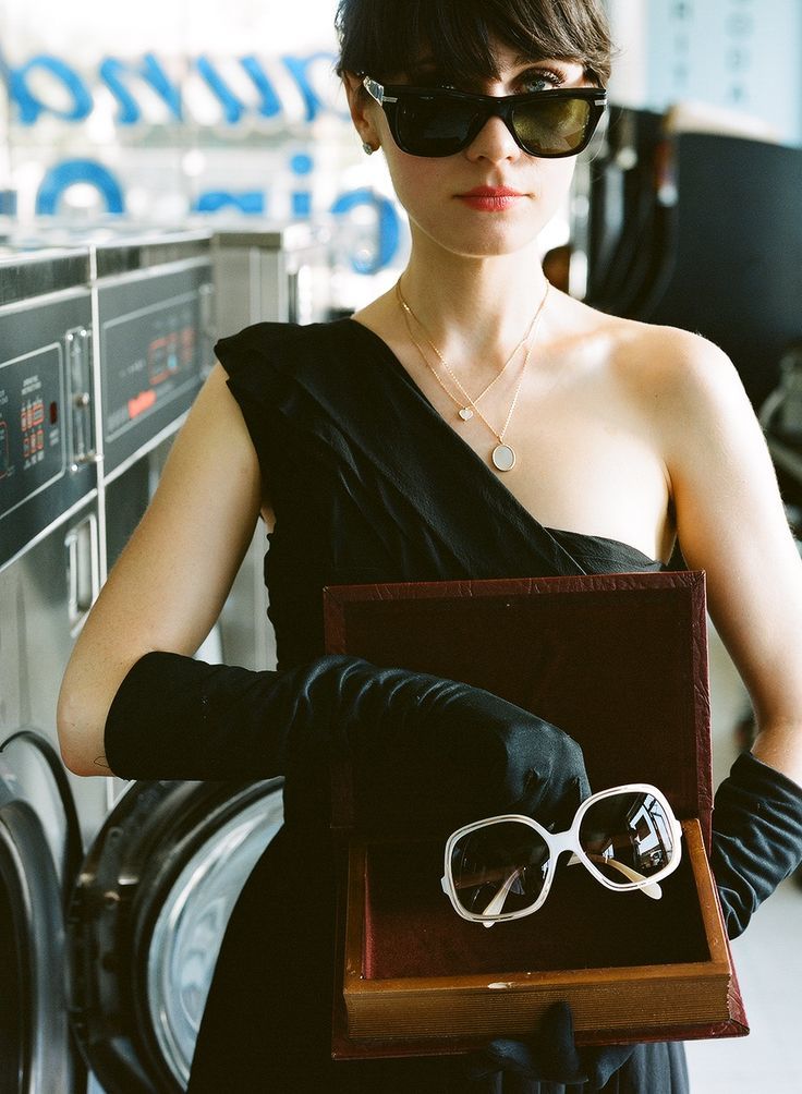 "The Adorable Fashion of Zooey Deschanel from '500 Days of Summer' That We All Want to Copy!"にて紹介している画像