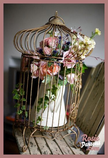 Cute Birdcages: Elevate Your Venue Decor with Stylish Birdcage Coordination*にて紹介している画像