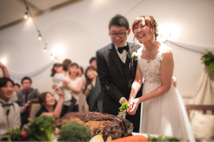 "How Many Do You Know? ♡ 10 Ideas for Wedding Cake Related Ceremony Activities You Want to Have at Your Wedding Reception*"にて紹介している画像