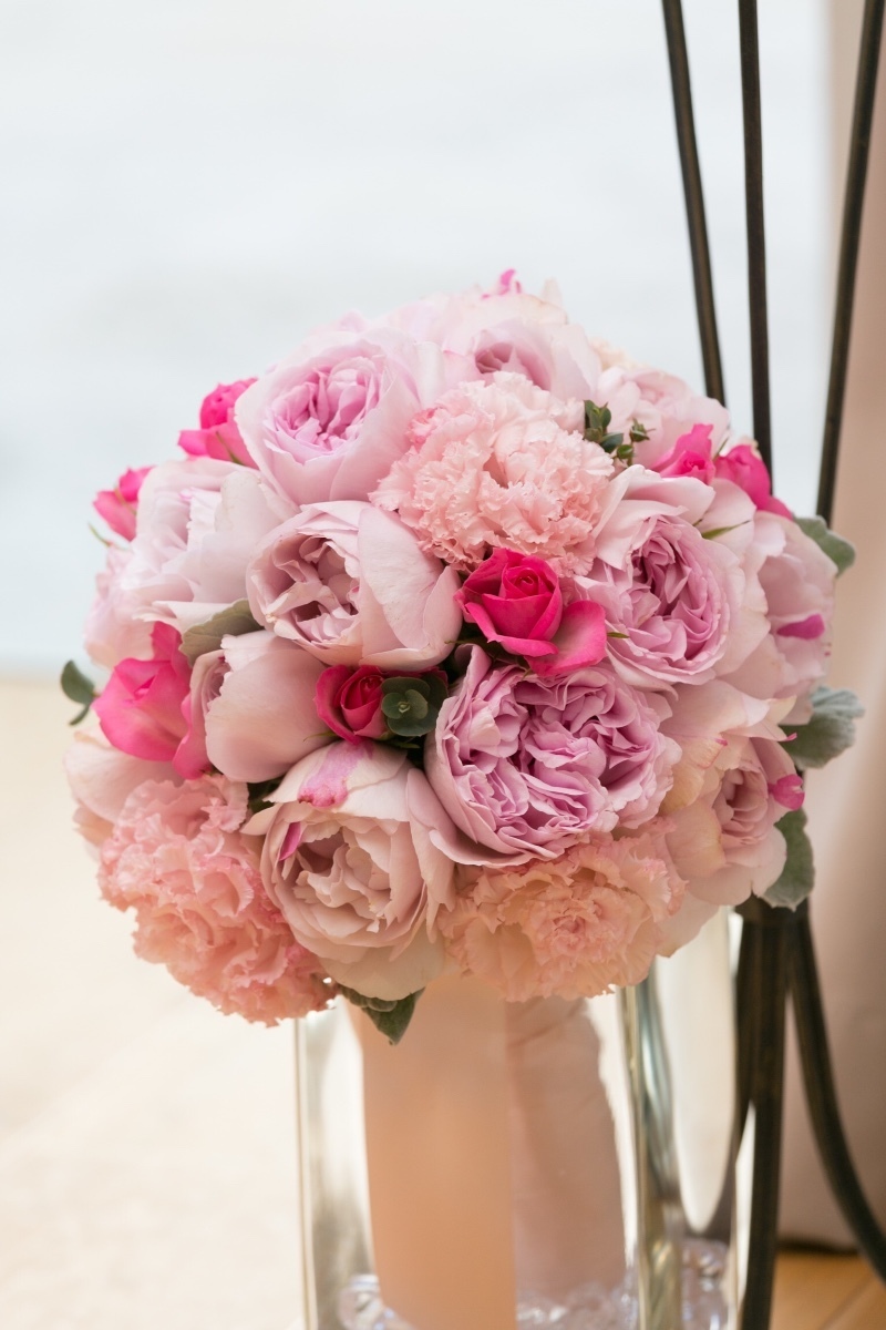 やっぱり一番可愛い！芍薬が主役のウェディングブーケが素敵すぎてうっとり♡にて紹介している画像