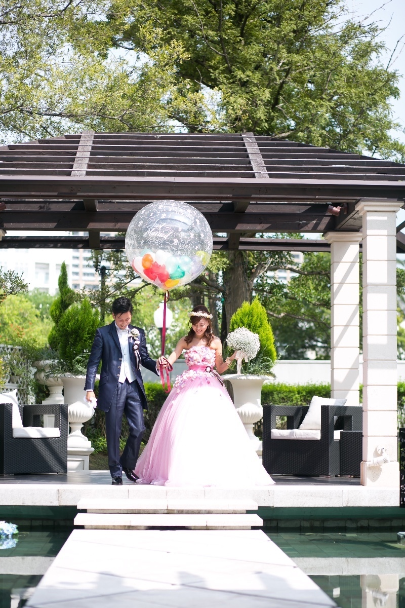 Transforming Your Wedding Dress: 11 Must-Have Items for a Stunning Re-Entry! ♡にて紹介している画像