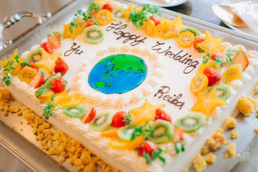 自分たちらしさ全開♡趣味や好きな物をテーマに作るオリジナルウェディングケーキ実例にて紹介している画像