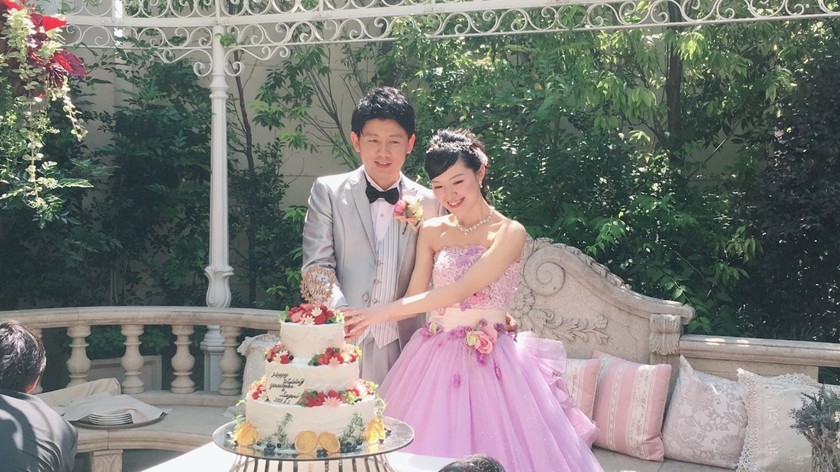 ケーキカットだけじゃない！「初めての共同作業」的な意味合いのある定番の演出10選にて紹介している画像