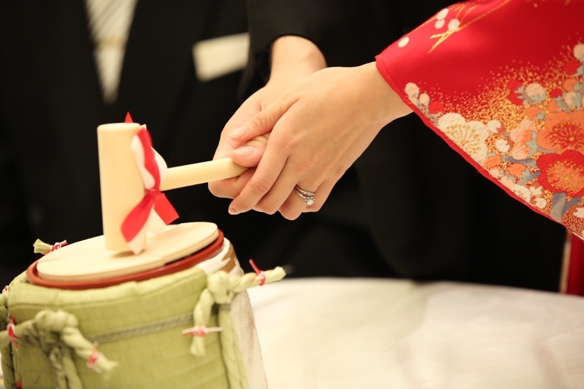 "10 Types of Table Rounds: Guest Reception Ideas to Thank Everyone at Your Wedding"にて紹介している画像