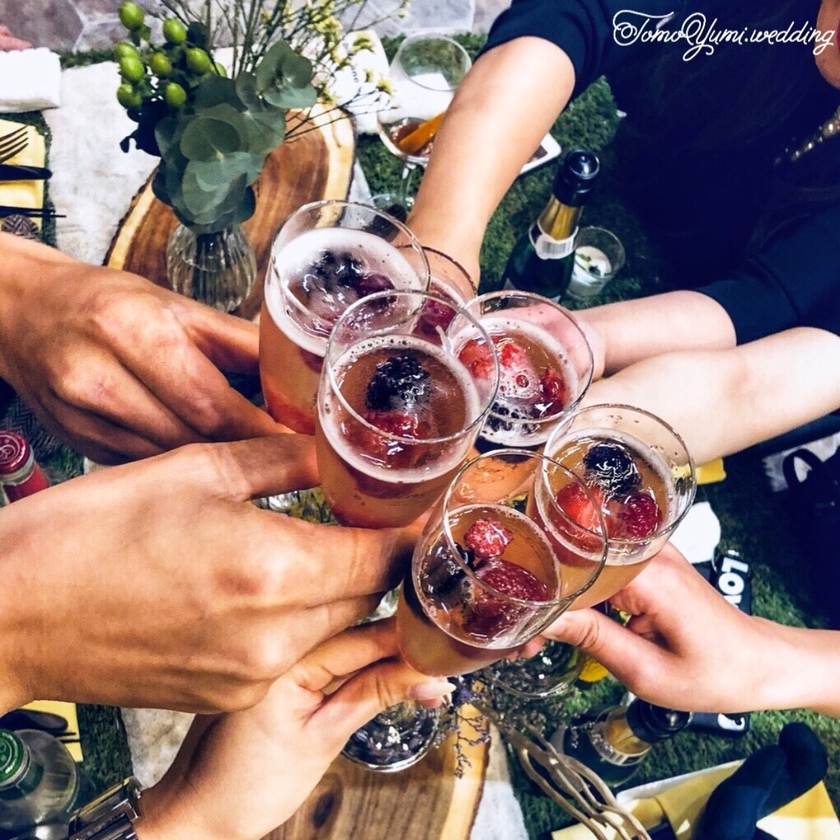 Choosing Original Drinks Created by the Bride and Groom for the Reception: A Feel of Product Development Meeting♩にて紹介している画像