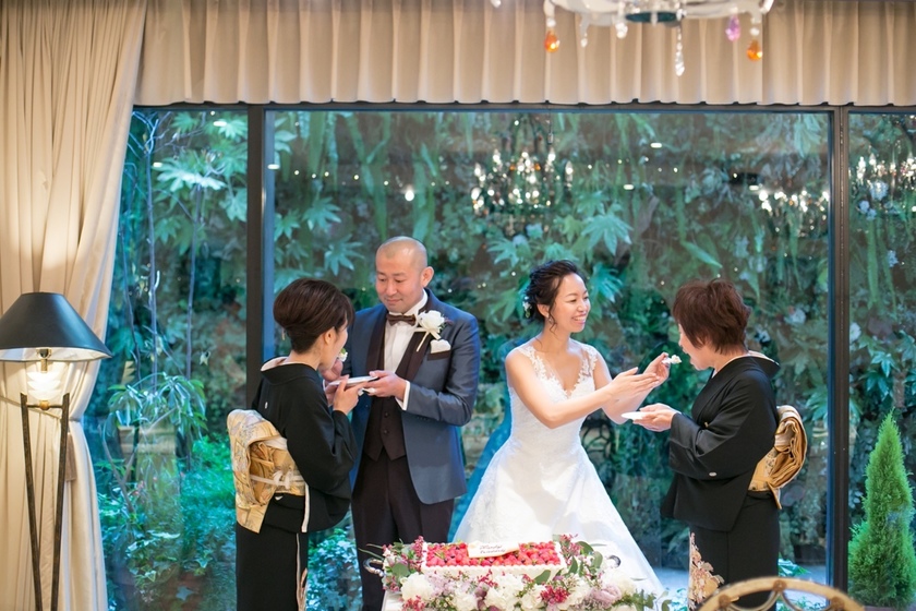 "9 Touching Ways to Make Your Mother Cry at Your Wedding: The One You Want to Thank the Most"にて紹介している画像